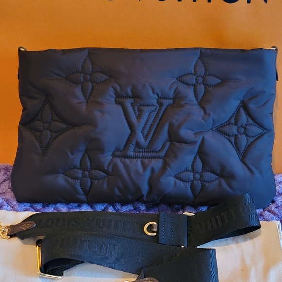 Louis Vuitton Maxi Pillow Multi Pochette Accessories Black Monogram Econyl - Picture 4 of 16